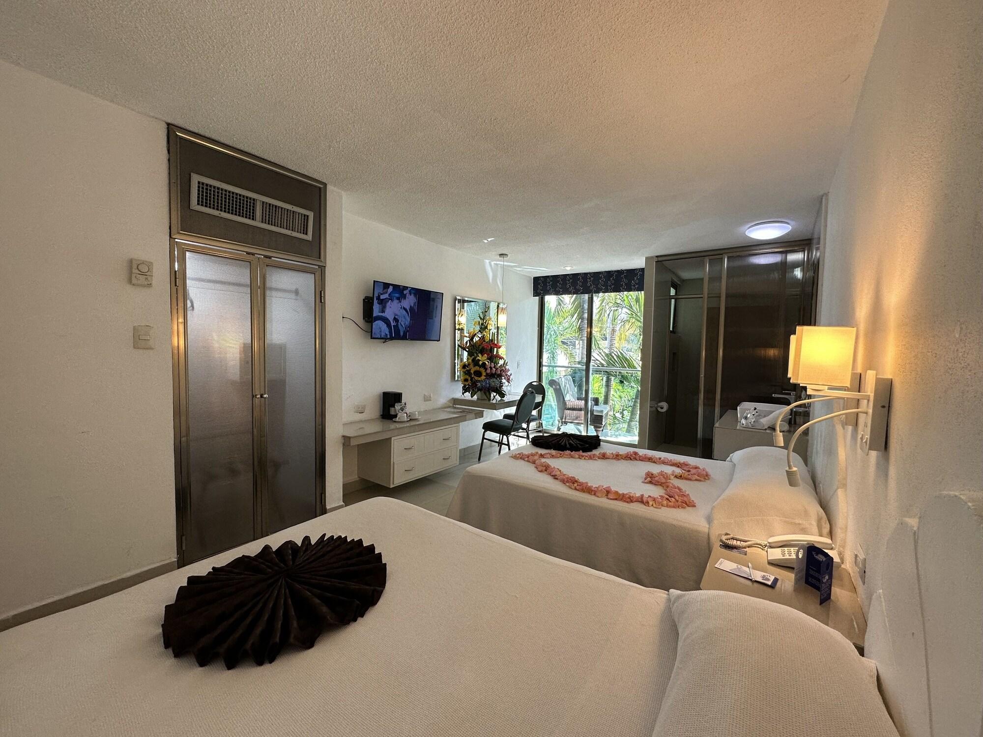 Habitación Premium, 2 camas dobles, para no fumadores, vista a la piscina