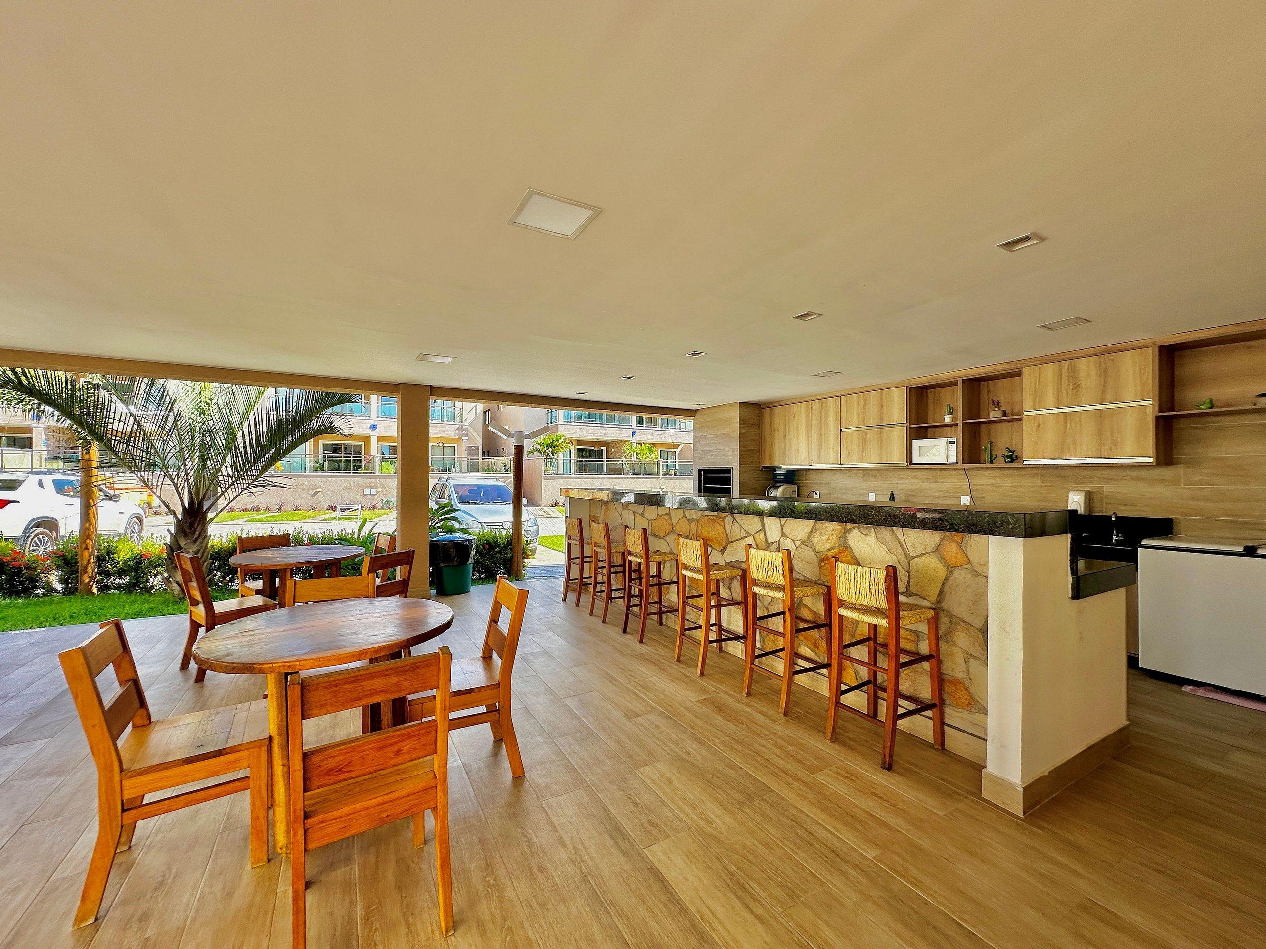 image-housing-carousel