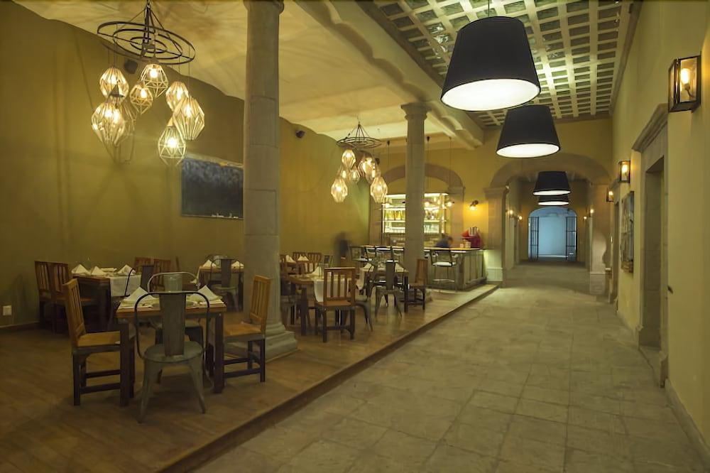 image-housing-carousel