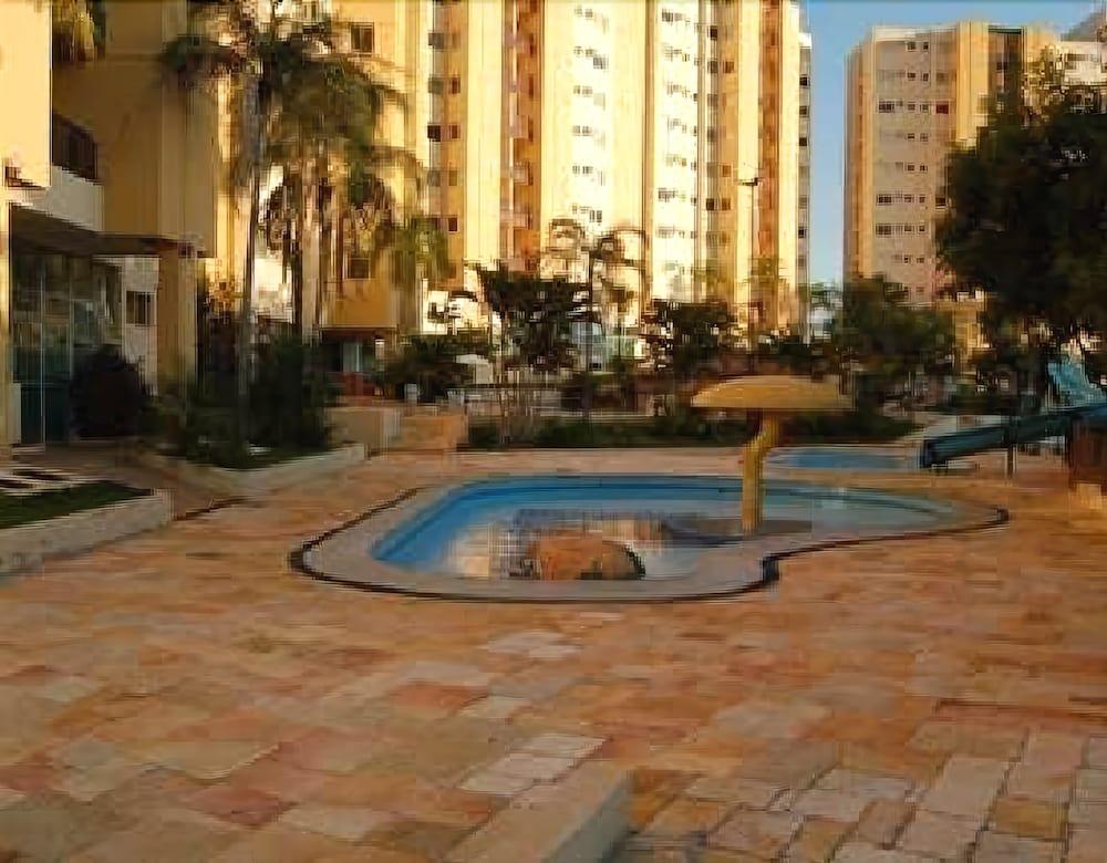image-housing-carousel