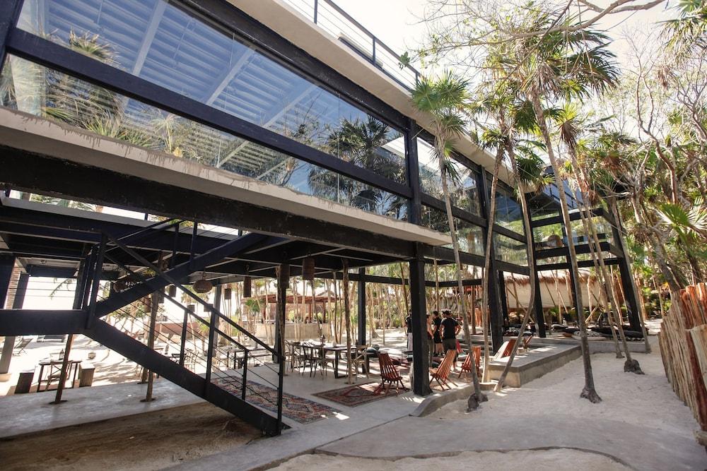 image-housing-carousel