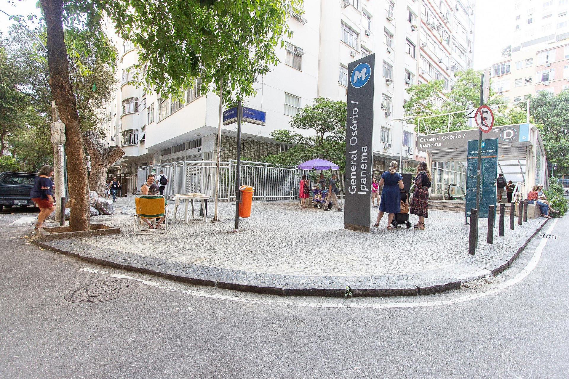 image-housing-carousel