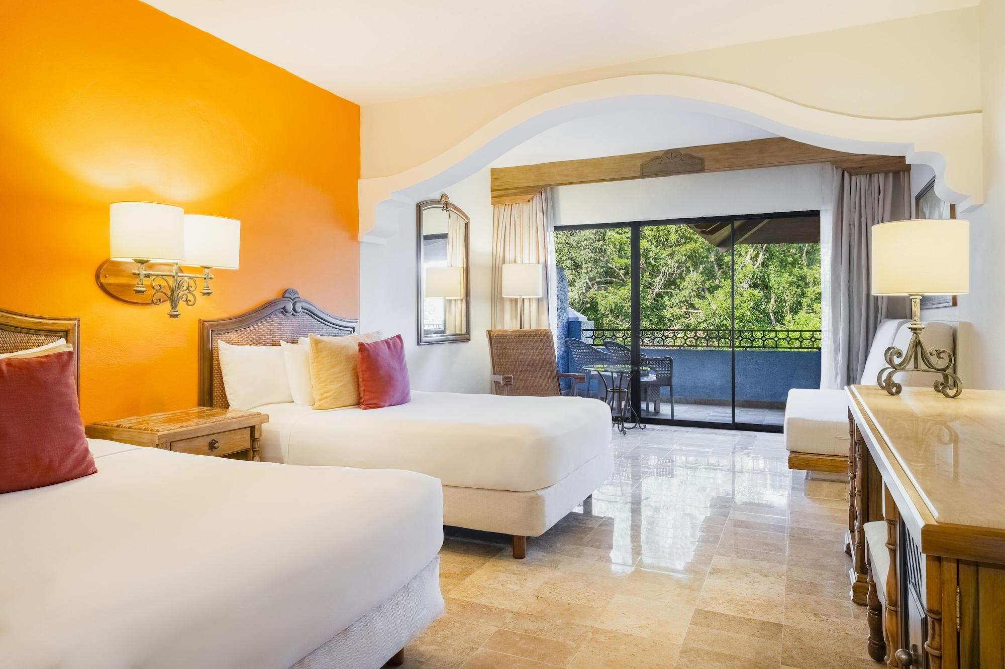 Suite junior, junto a la piscina
