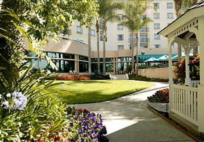 image-housing-carousel
