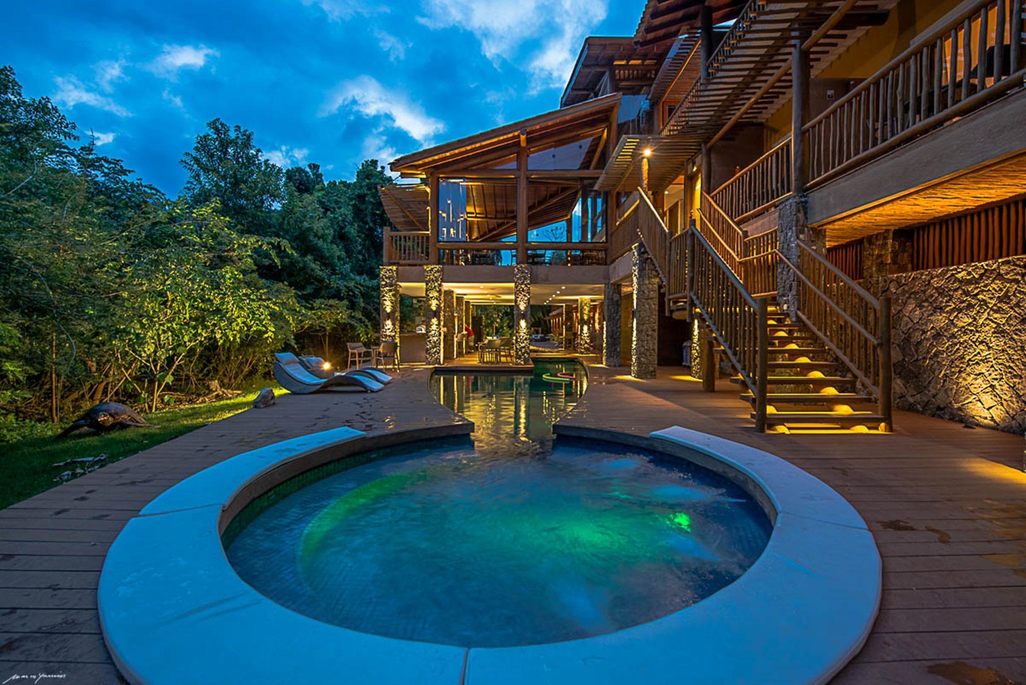 image-housing-carousel