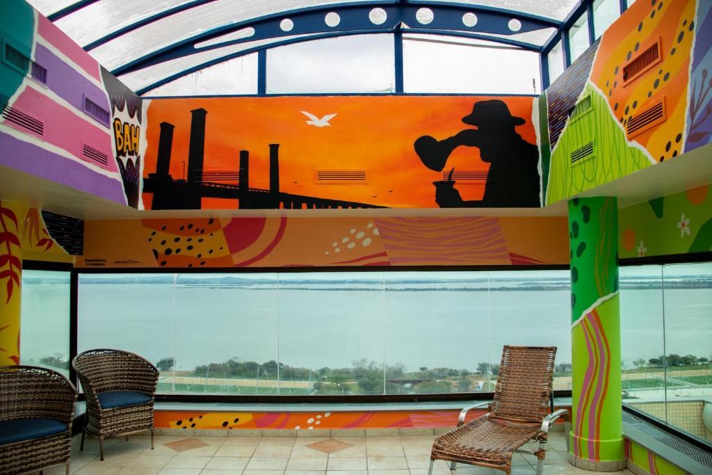 image-housing-carousel