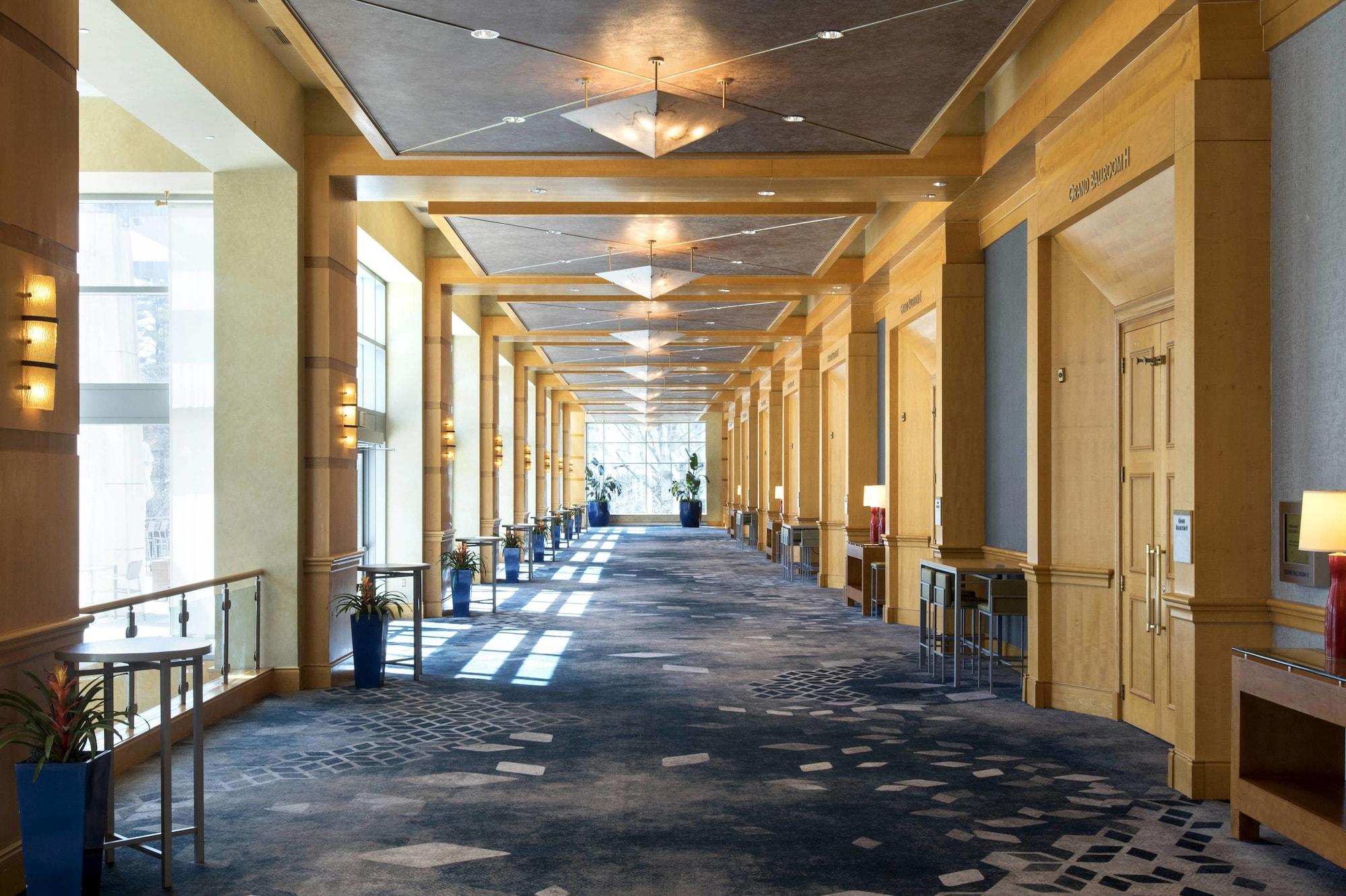 image-housing-carousel
