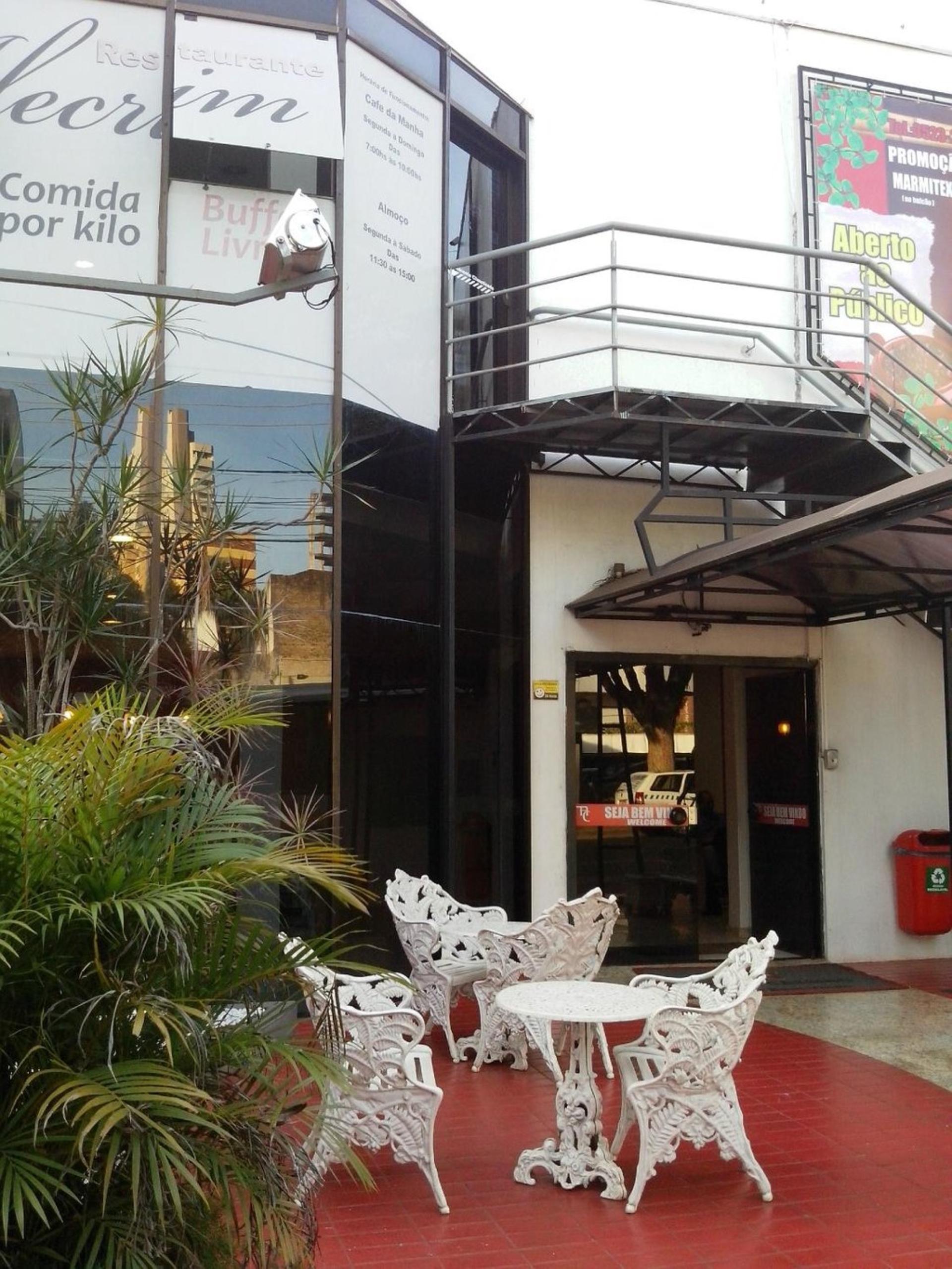 image-housing-carousel