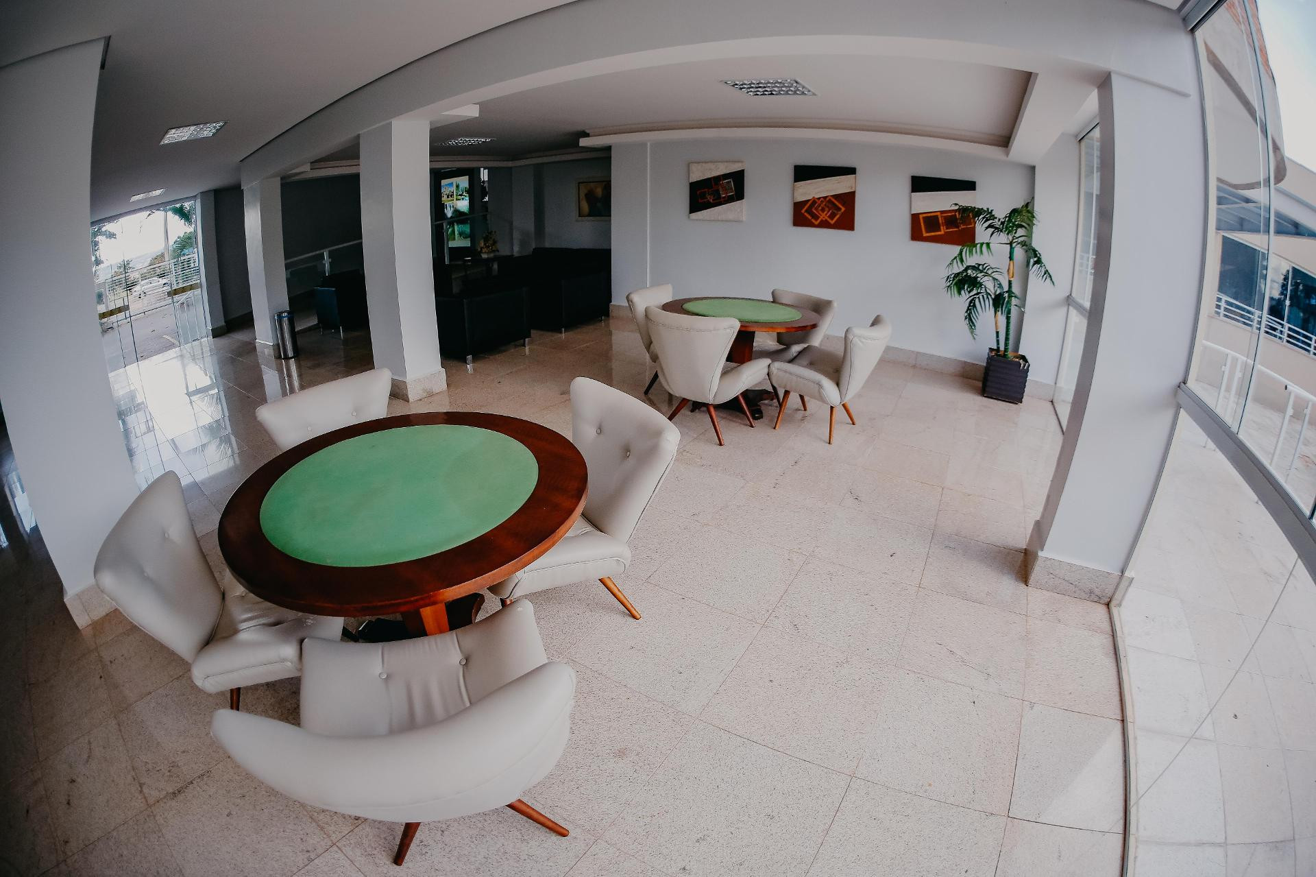 image-housing-carousel
