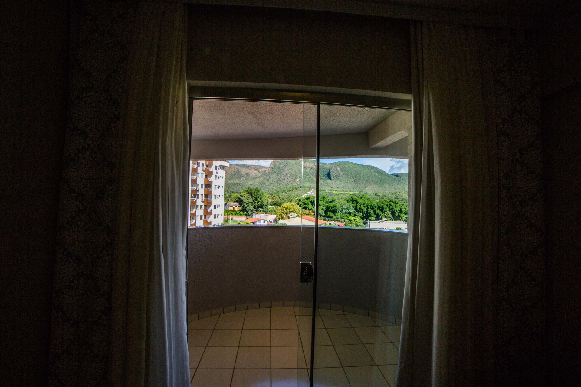 image-housing-carousel