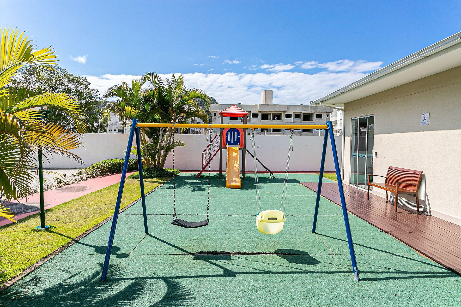 image-housing-carousel
