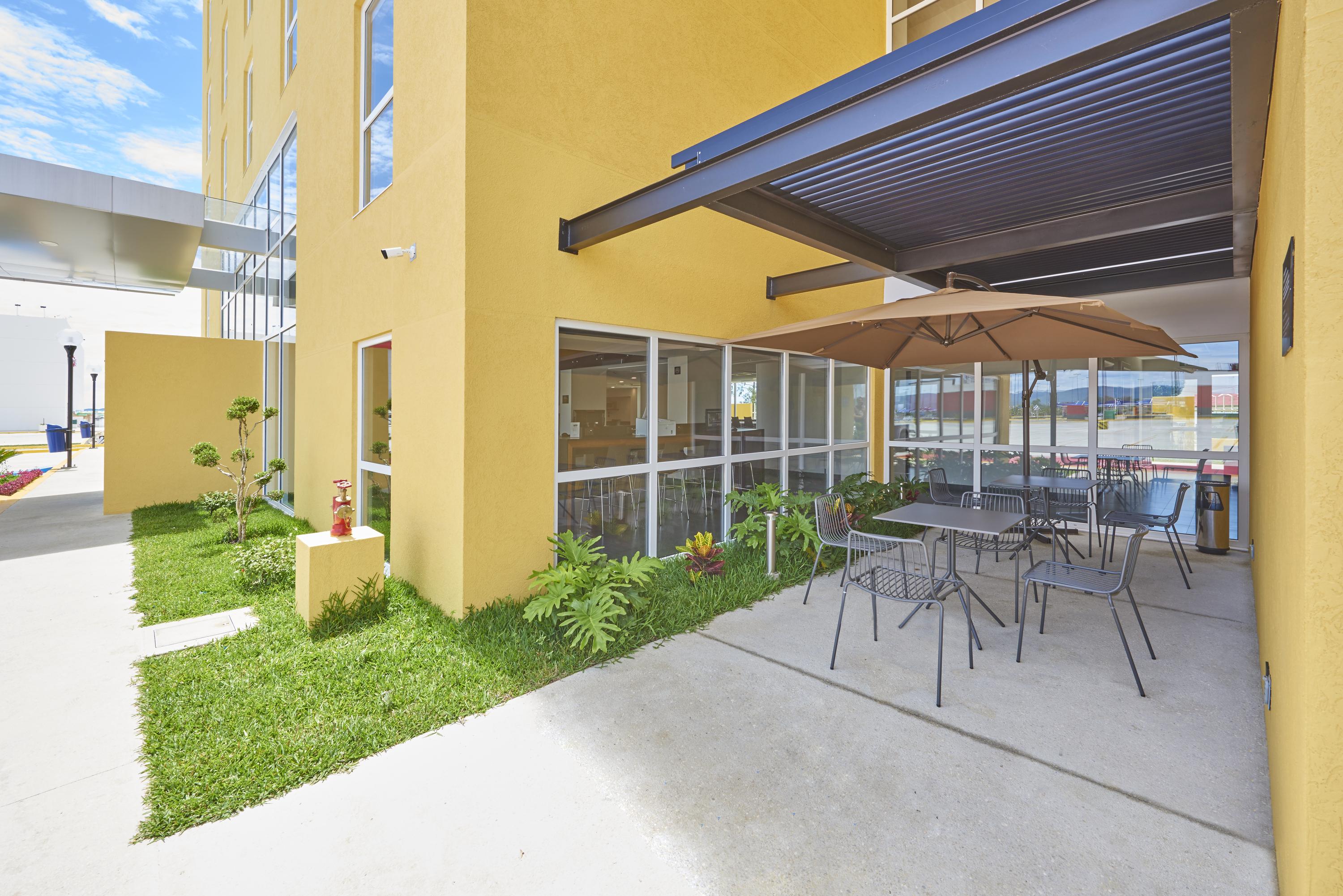 image-housing-carousel