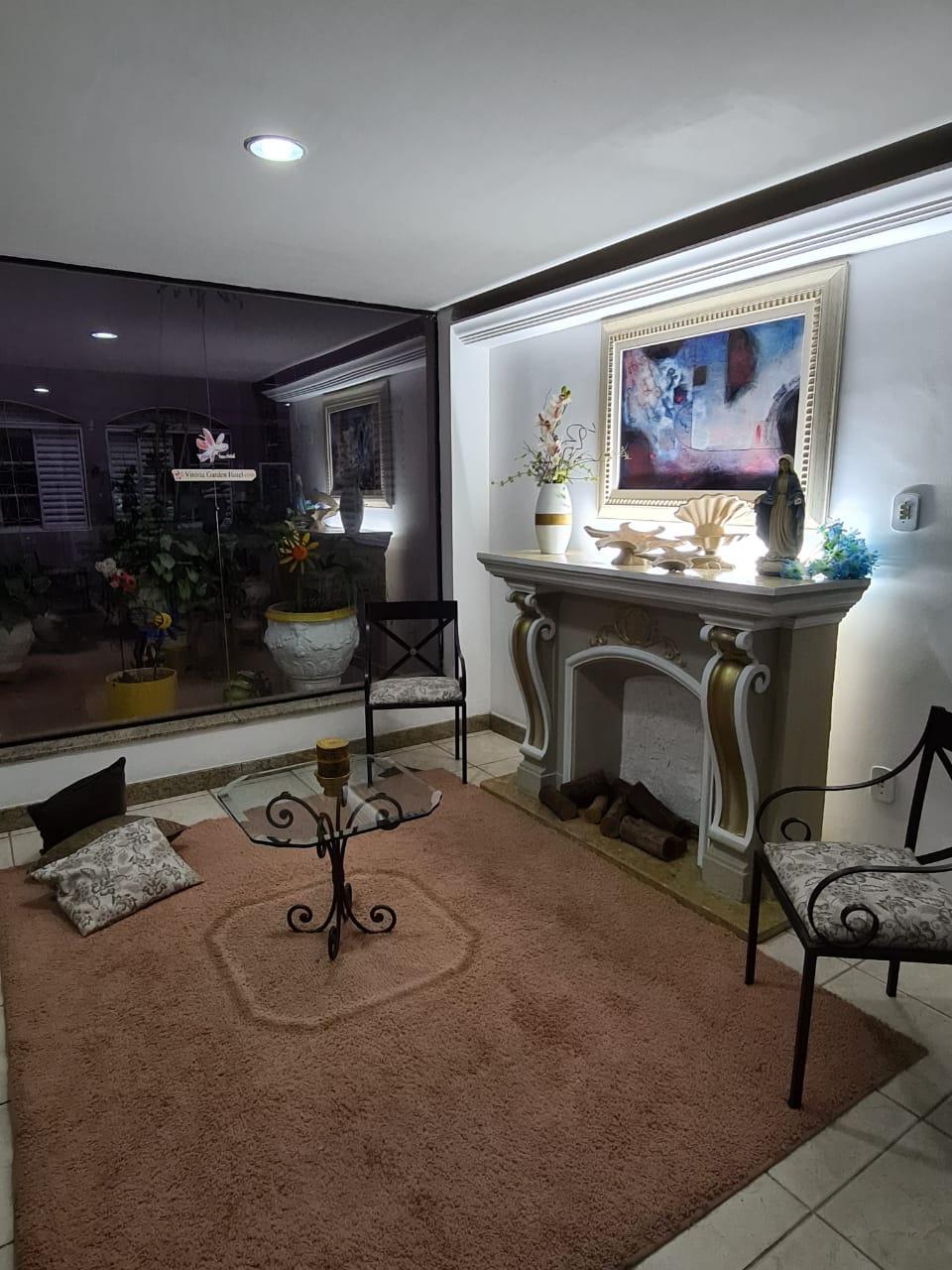 image-housing-carousel