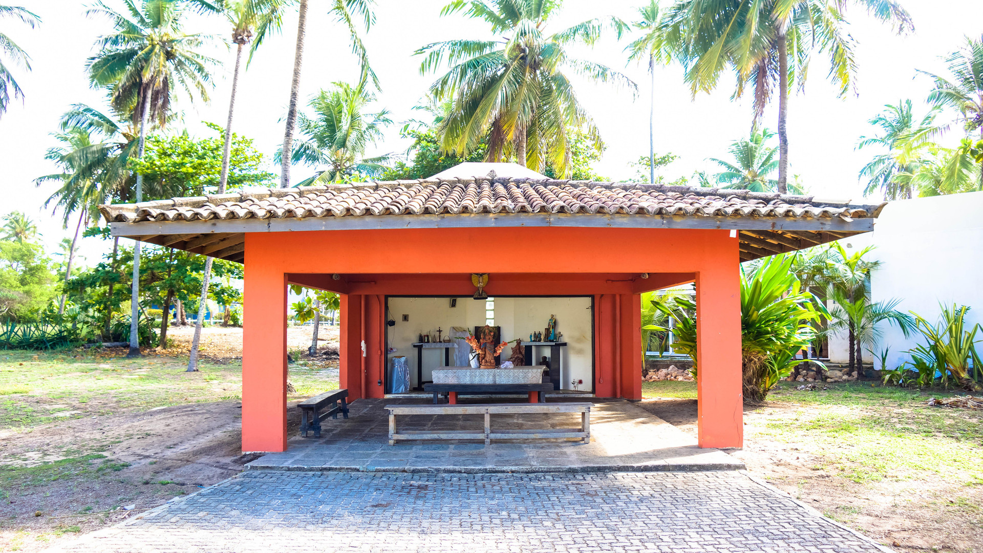 image-housing-carousel
