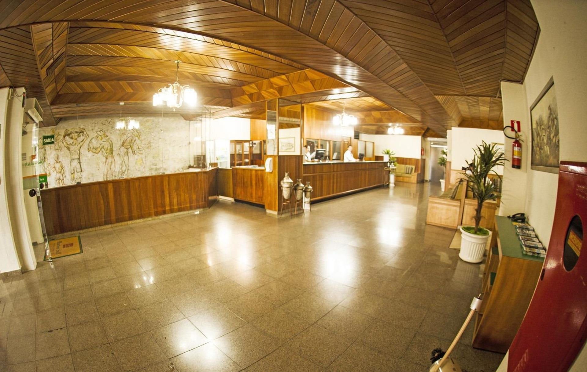 image-housing-carousel
