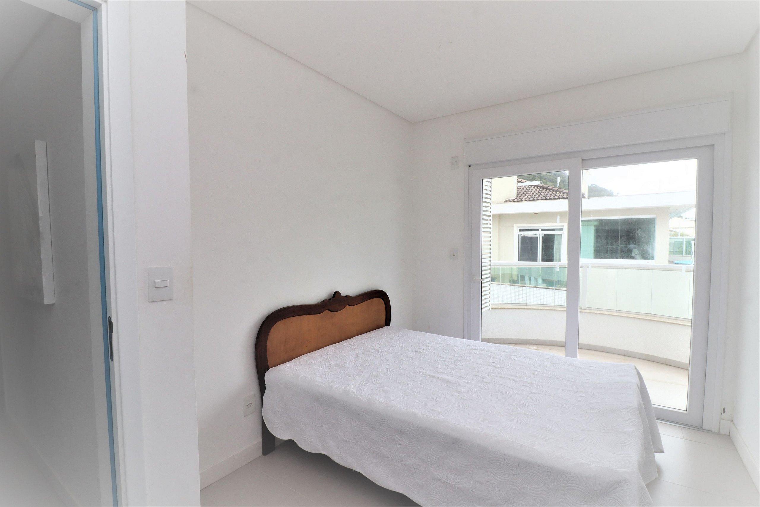 image-housing-carousel