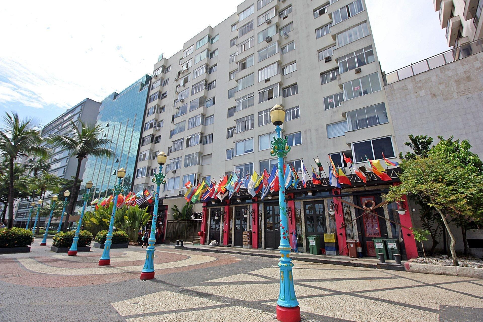 image-housing-carousel