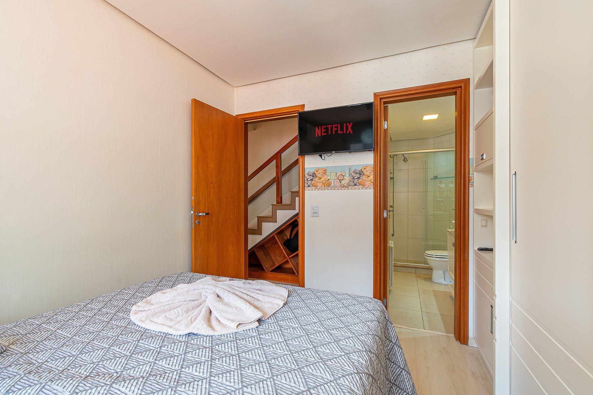 image-housing-carousel