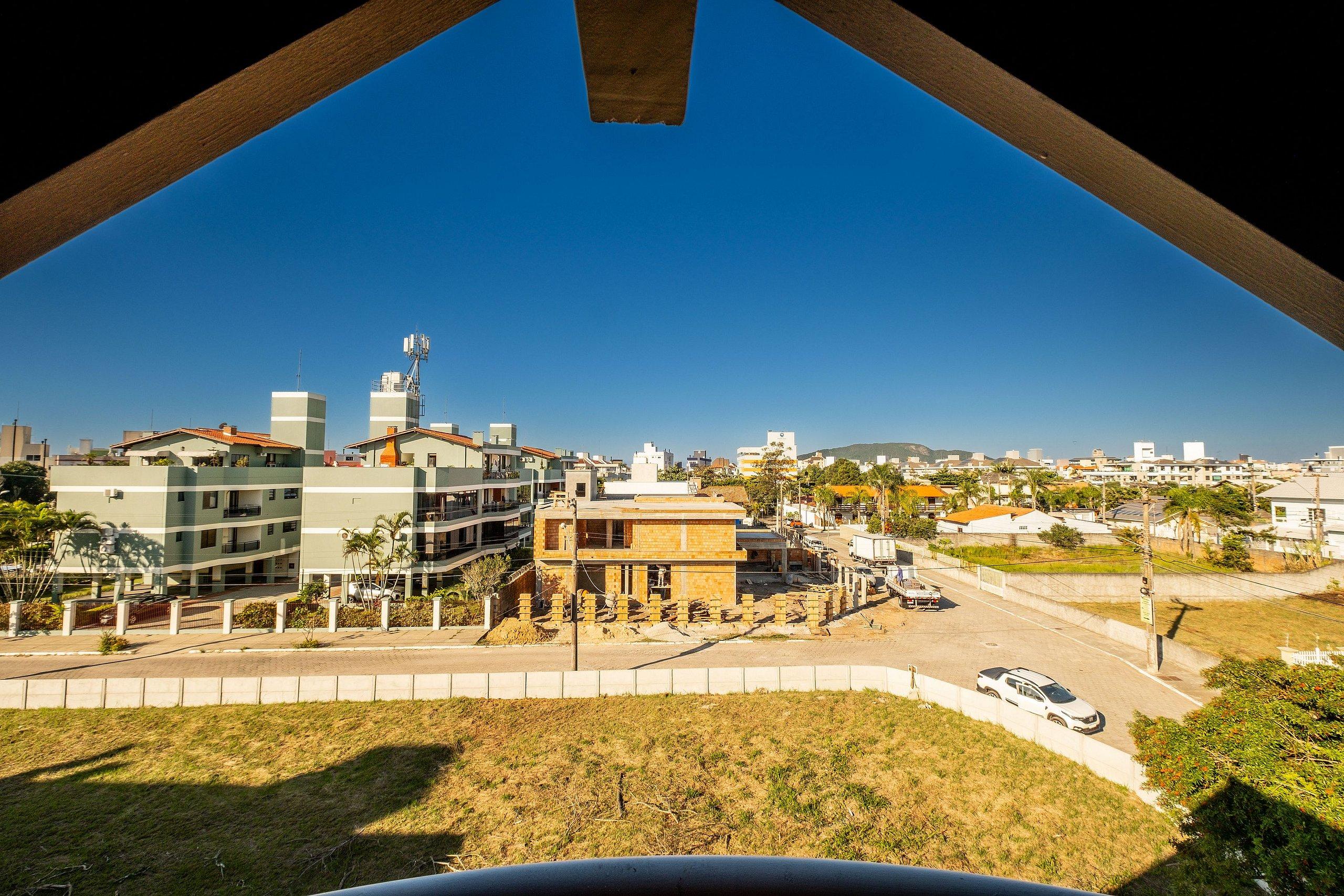 image-housing-carousel
