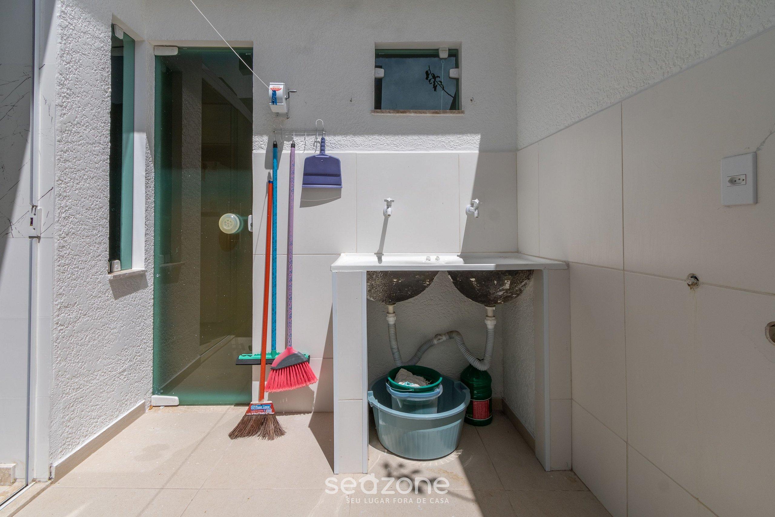 image-housing-carousel
