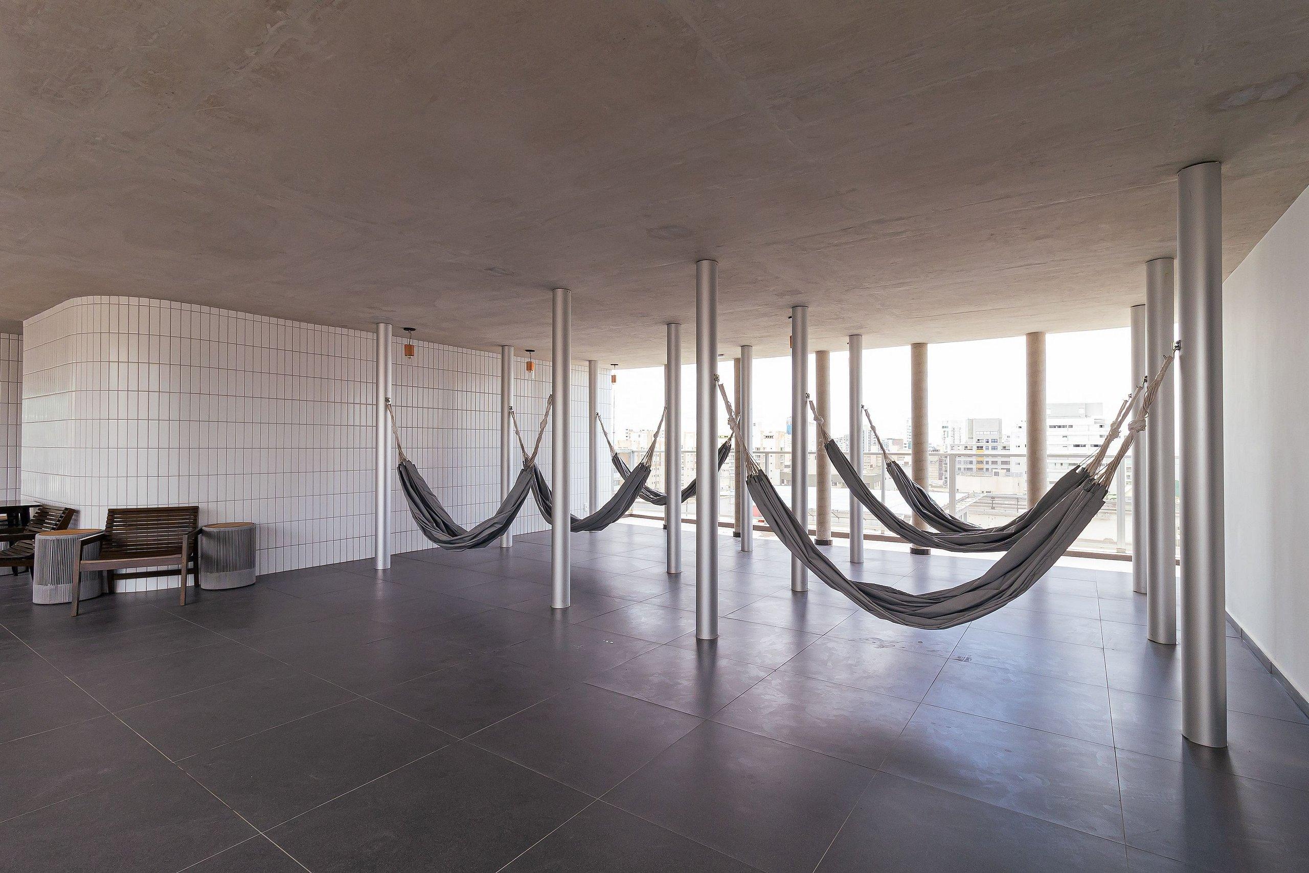 image-housing-carousel