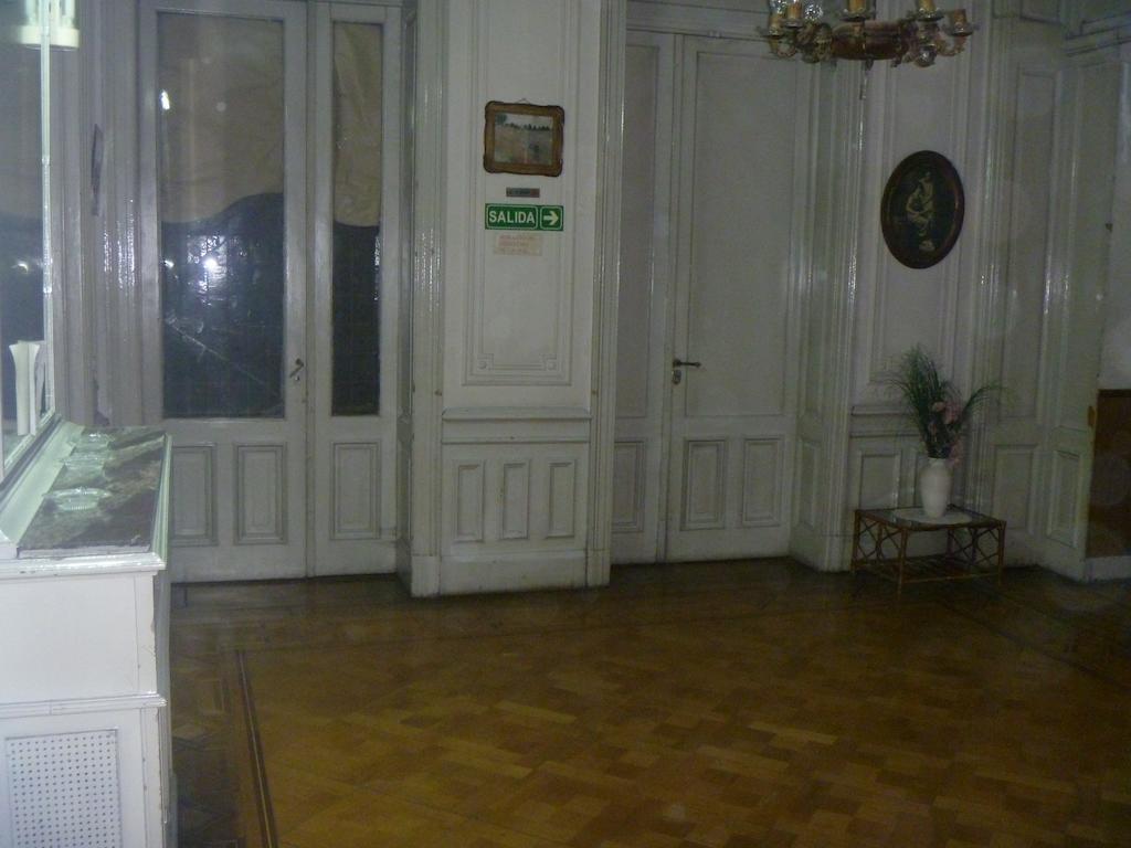 image-housing-carousel
