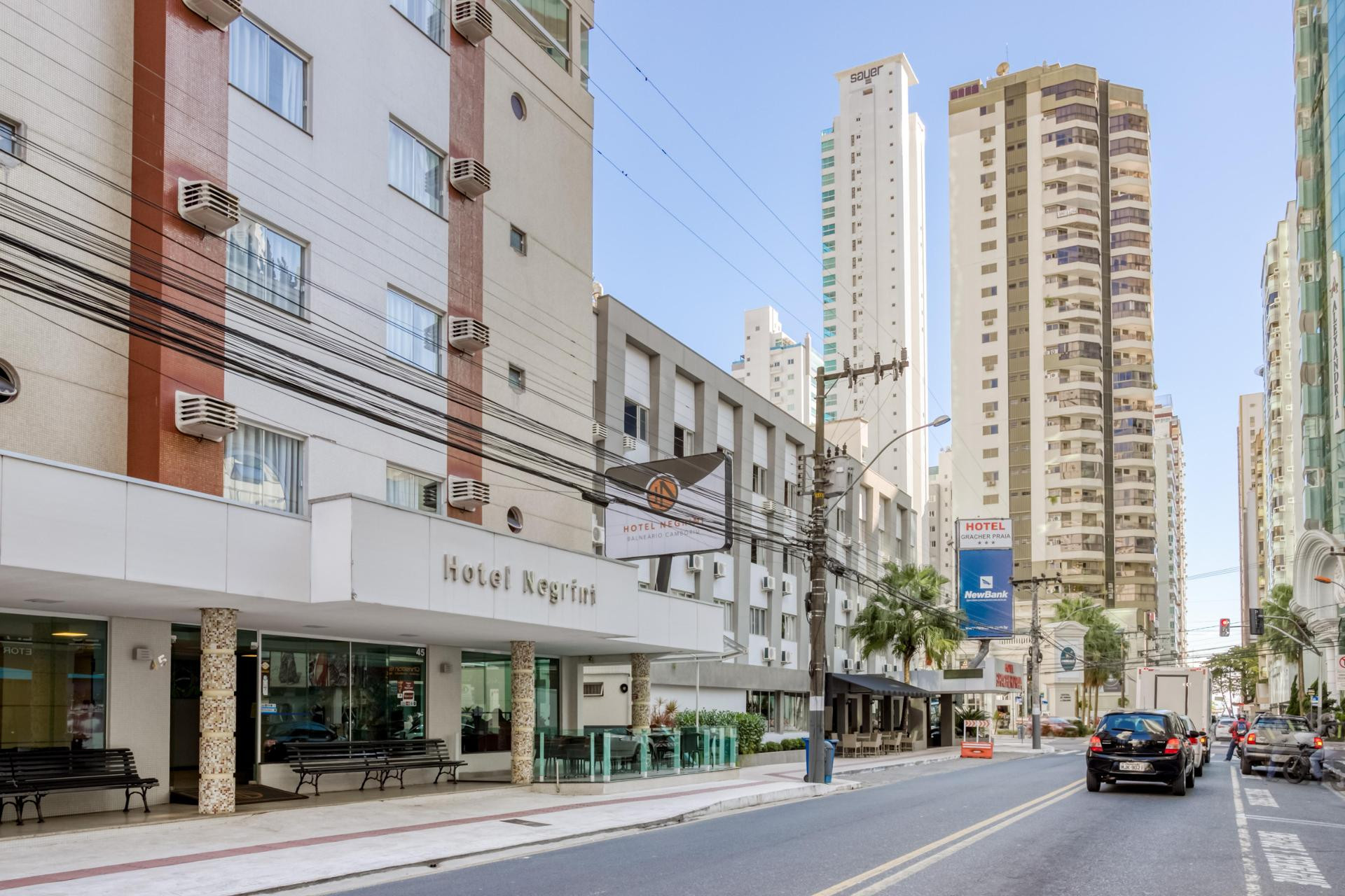 image-housing-carousel