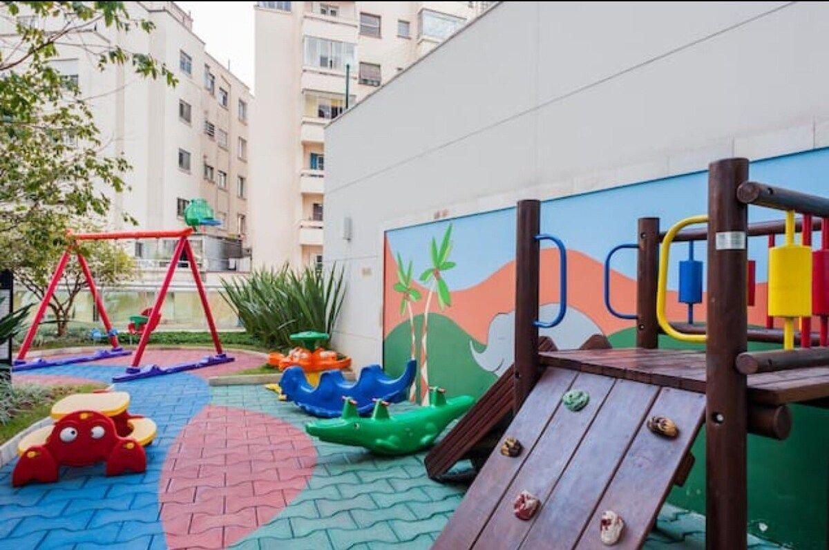 image-housing-carousel