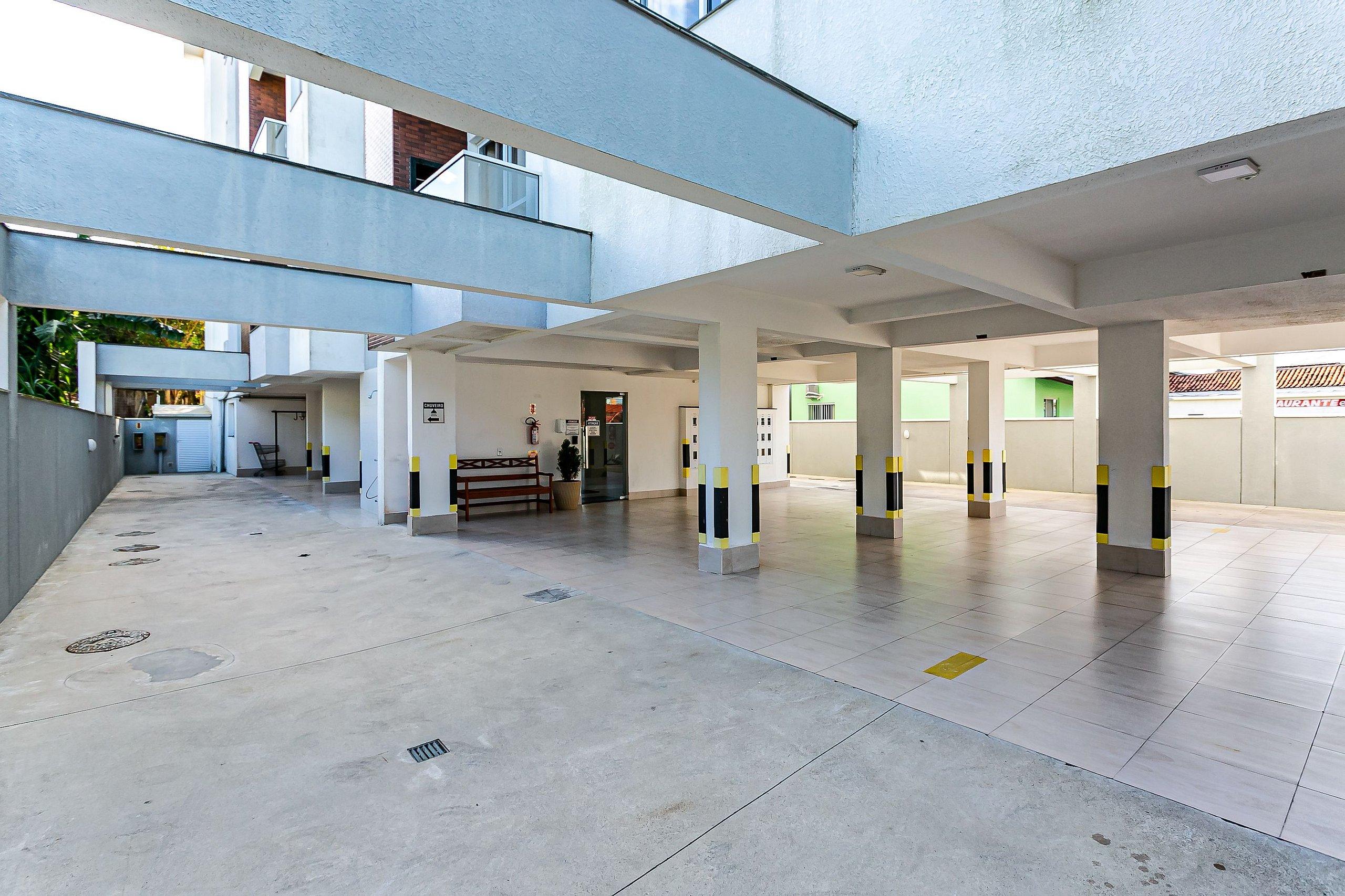 image-housing-carousel