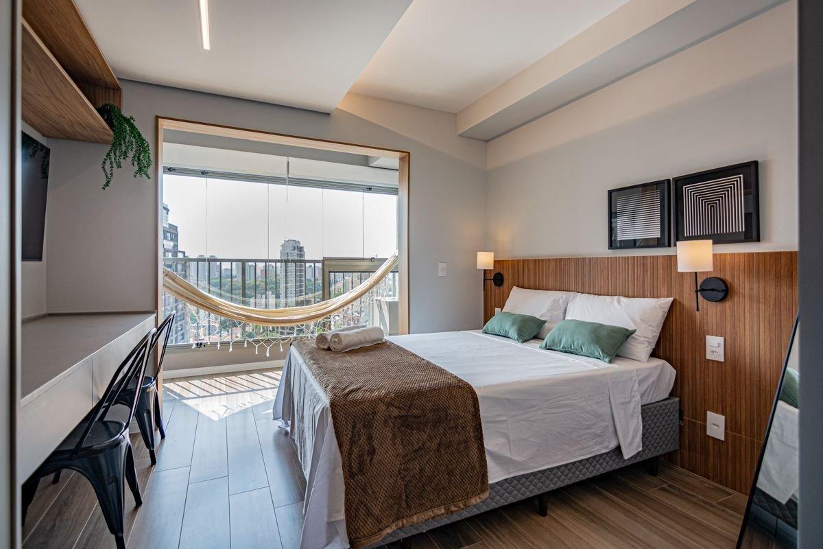 image-housing-carousel