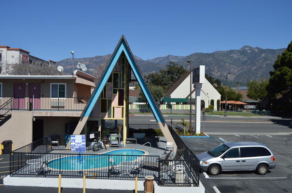 image-housing-carousel