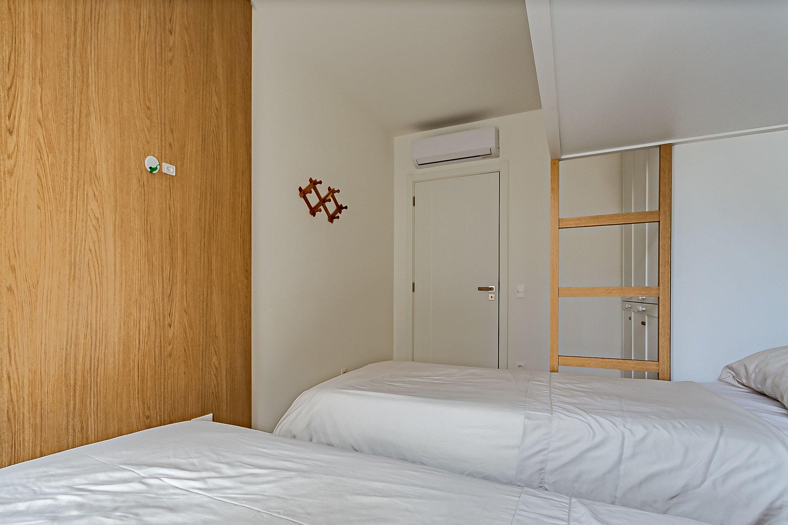 image-housing-carousel