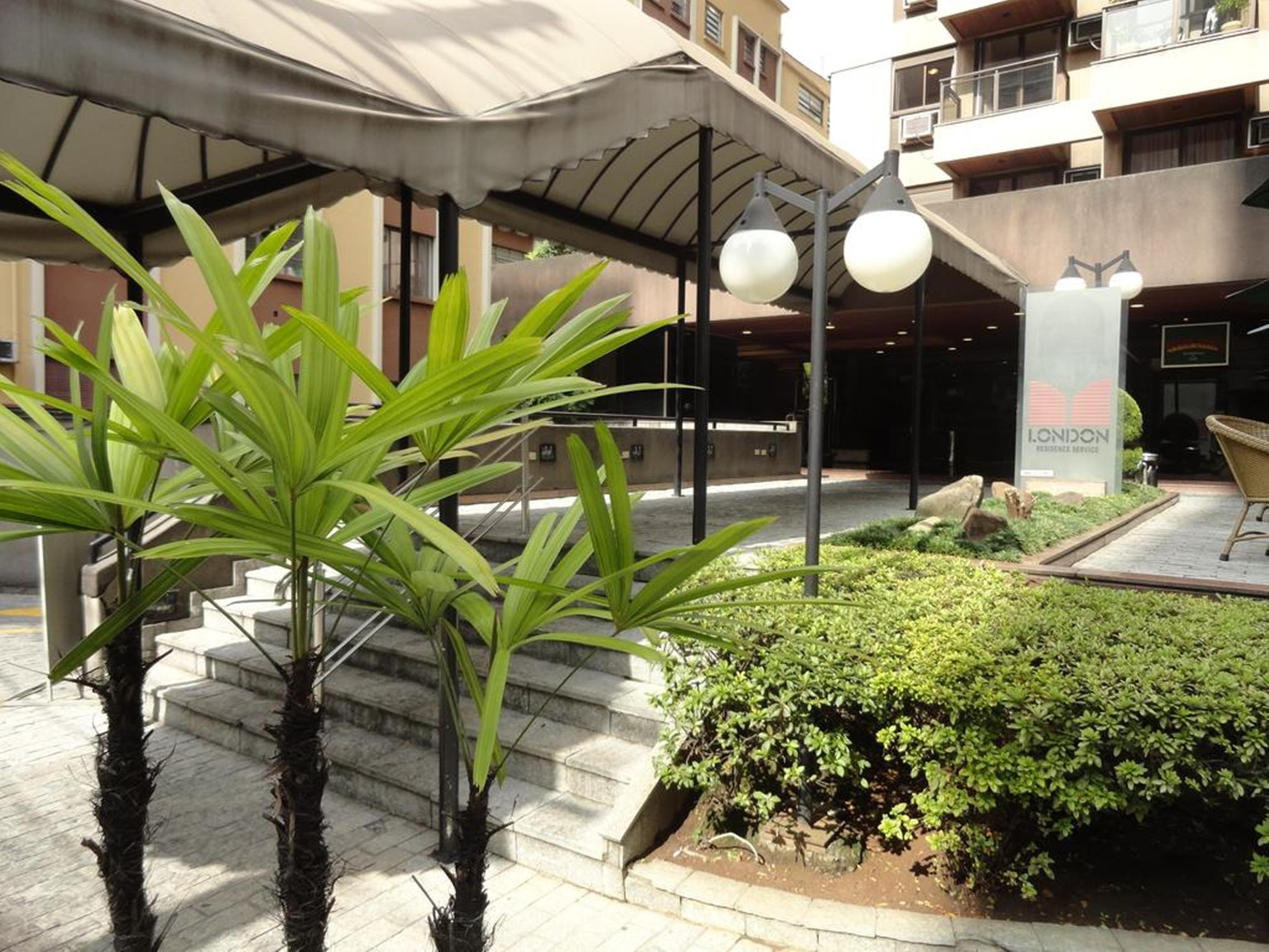 image-housing-carousel