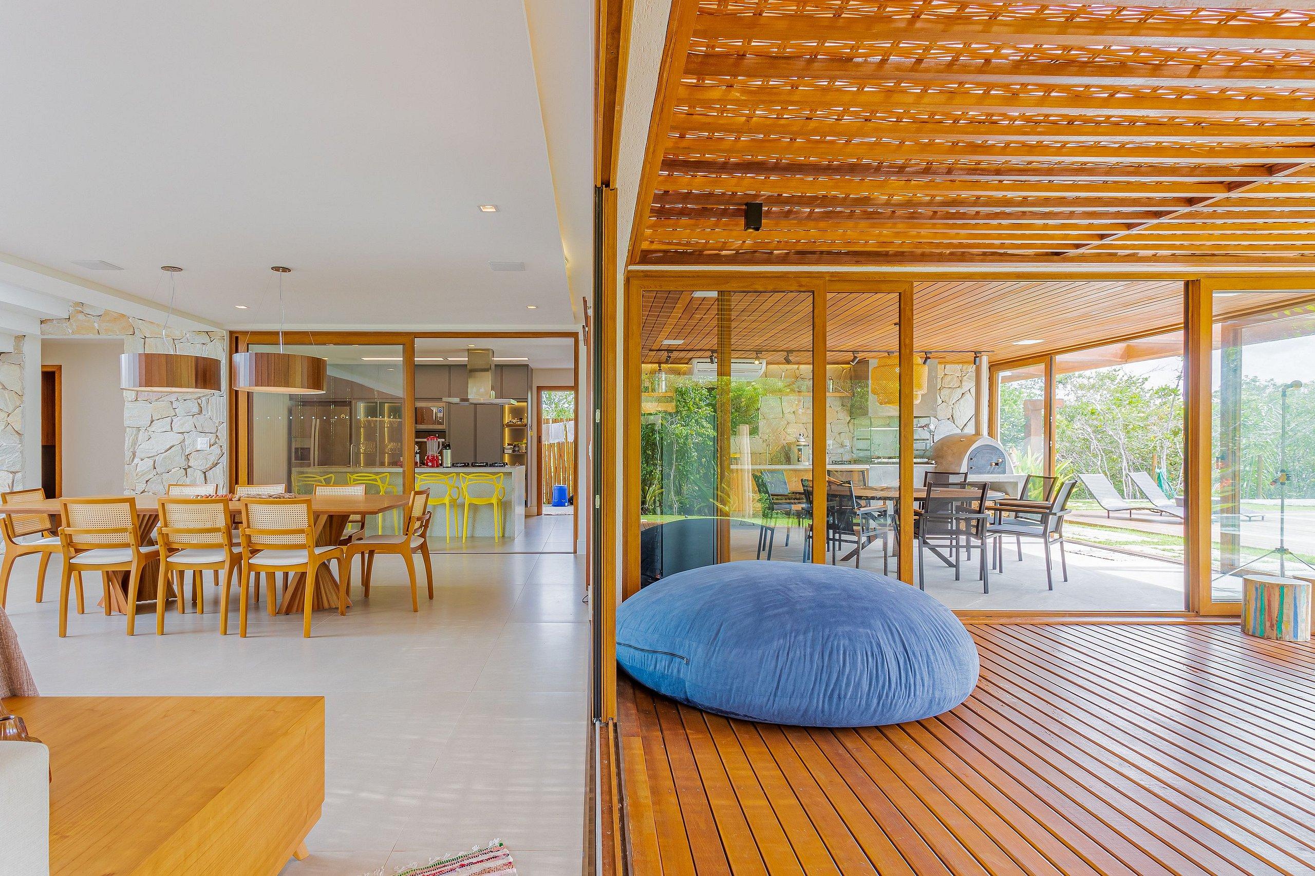 image-housing-carousel