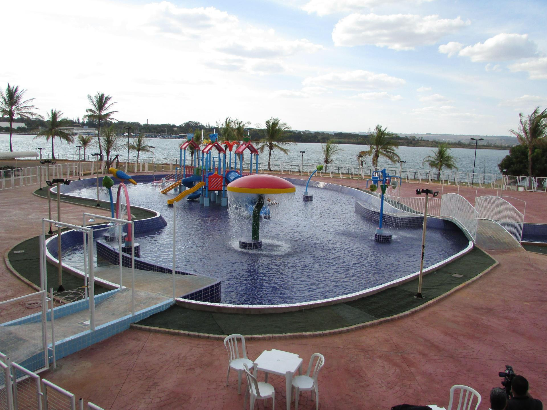 image-housing-carousel