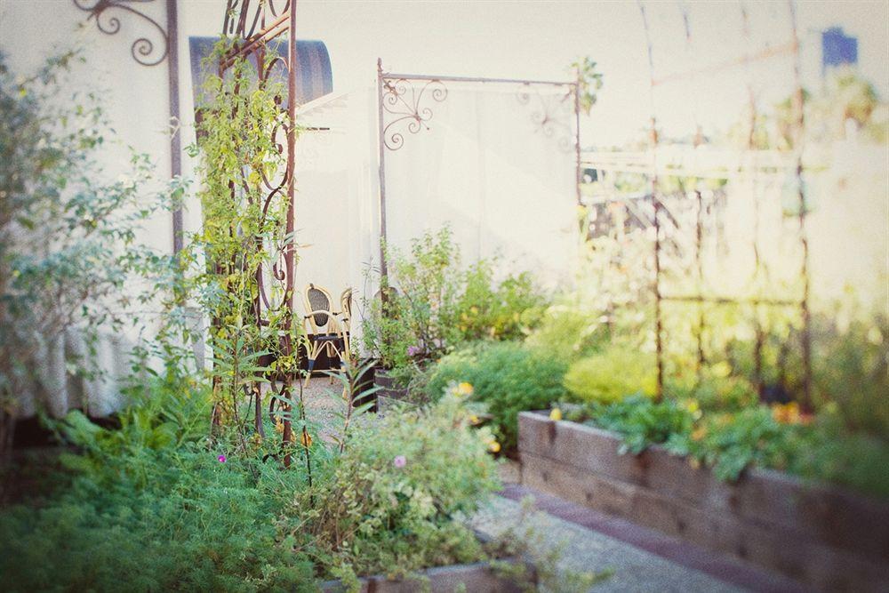 image-housing-carousel