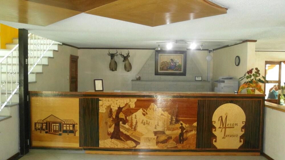 image-housing-carousel