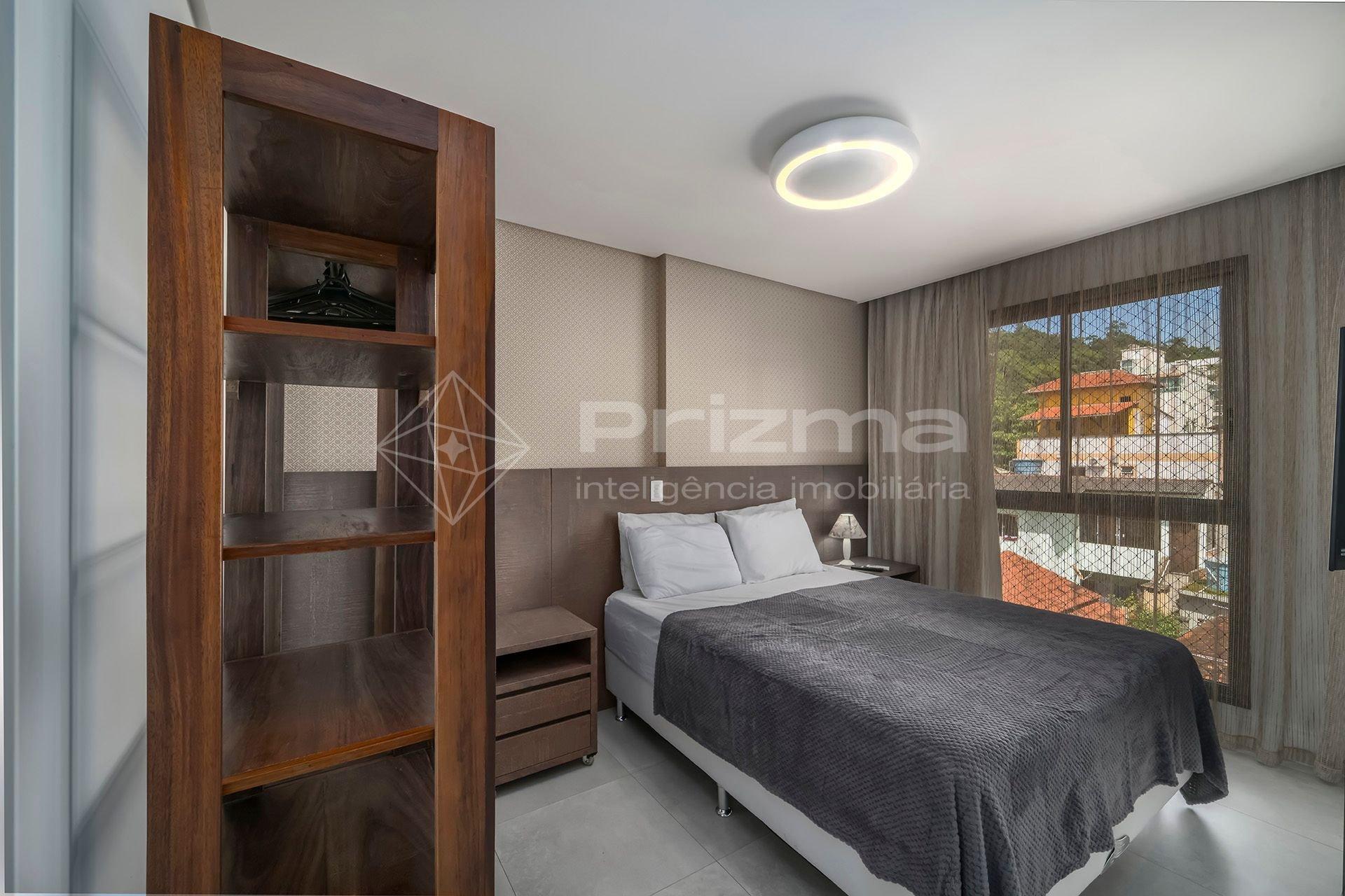 image-housing-carousel