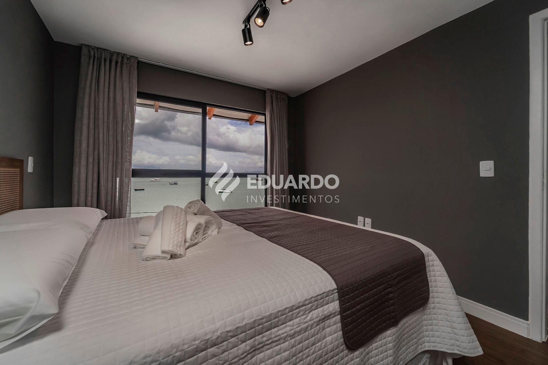 image-housing-carousel