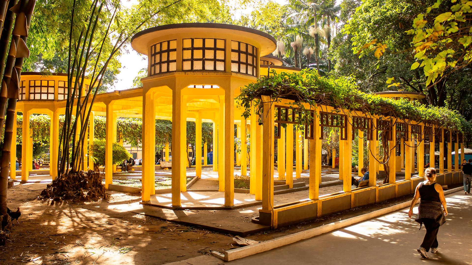 image-housing-carousel