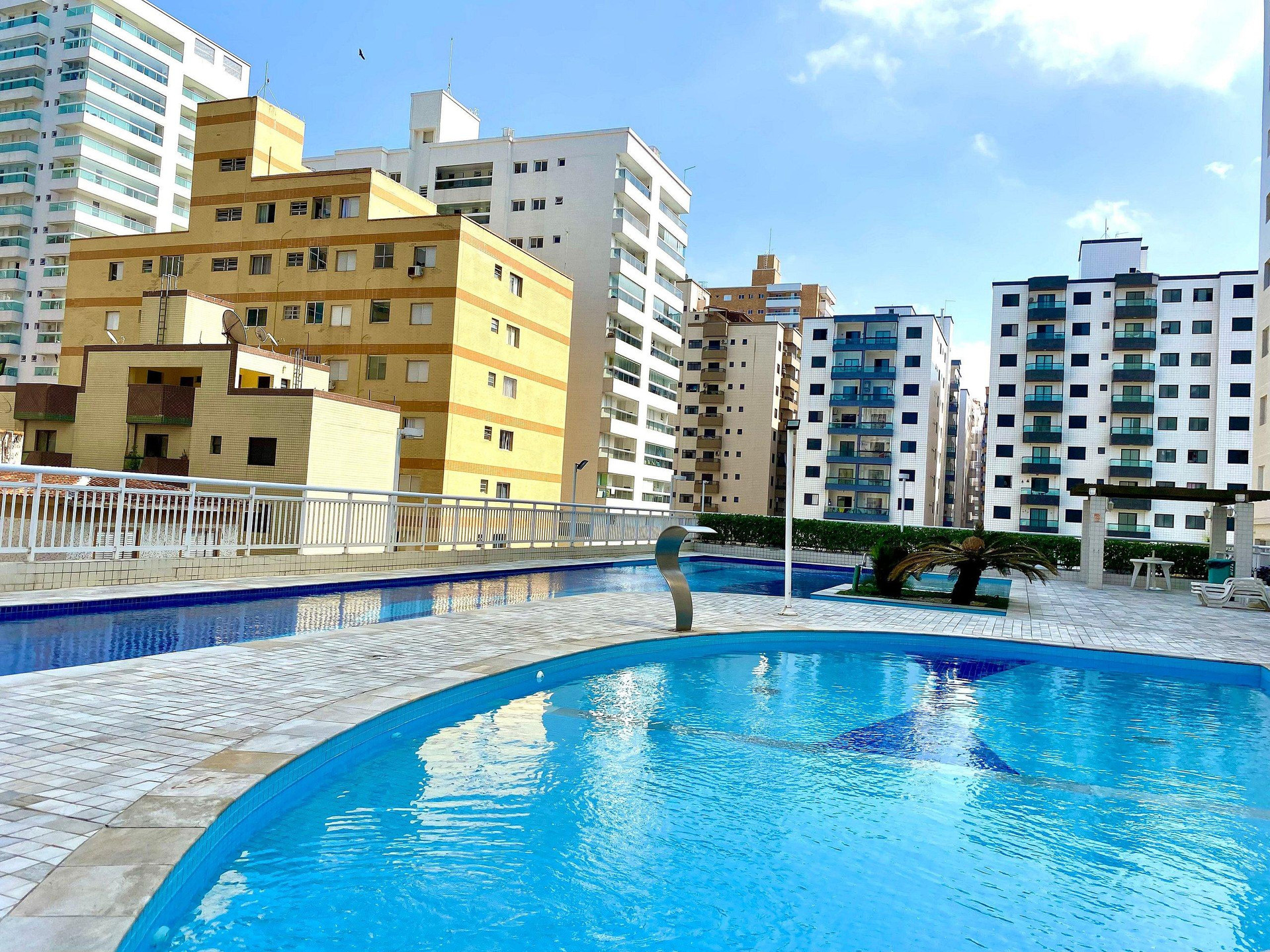 image-housing-carousel