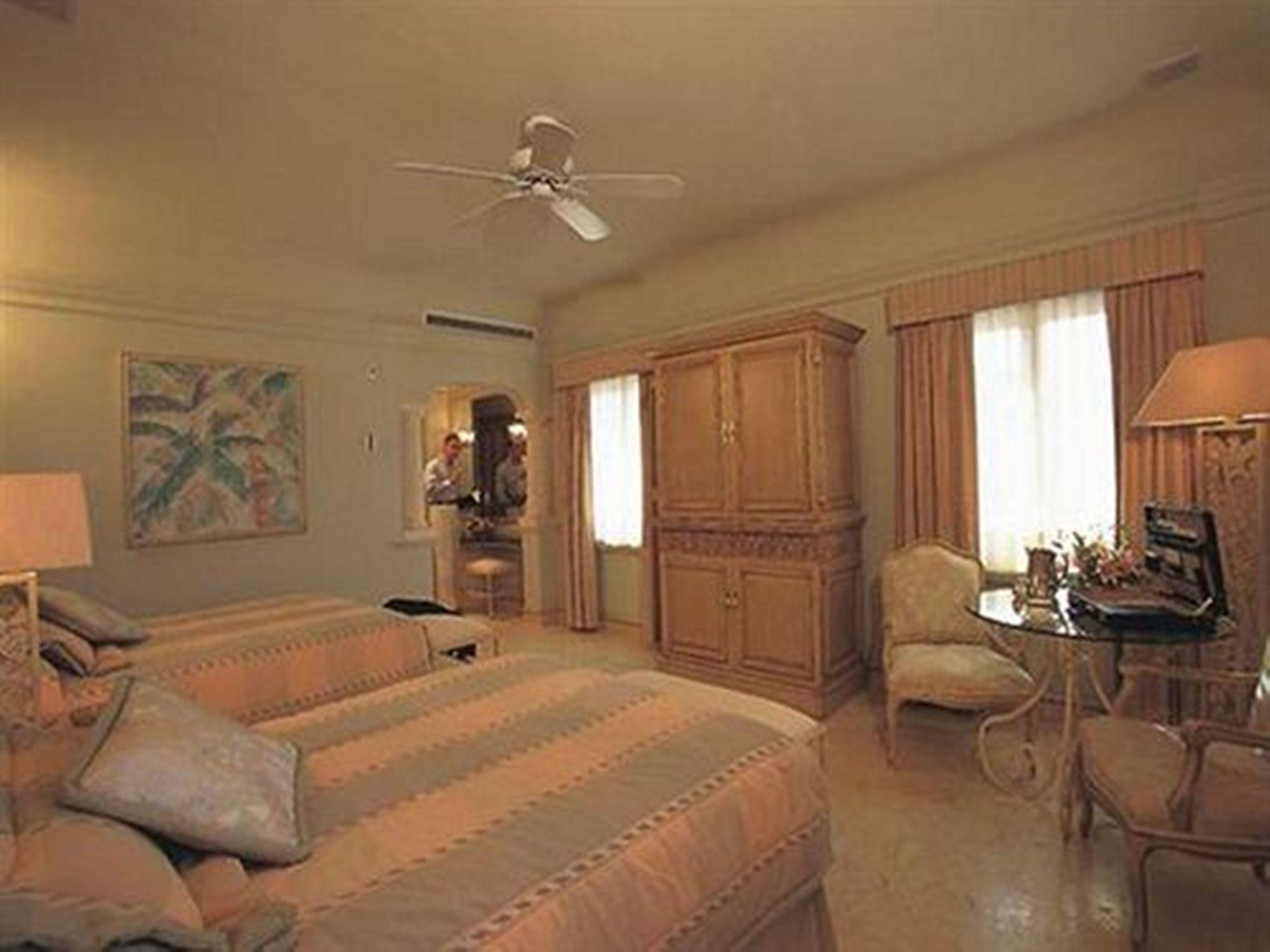 Deluxe Room Kids Free