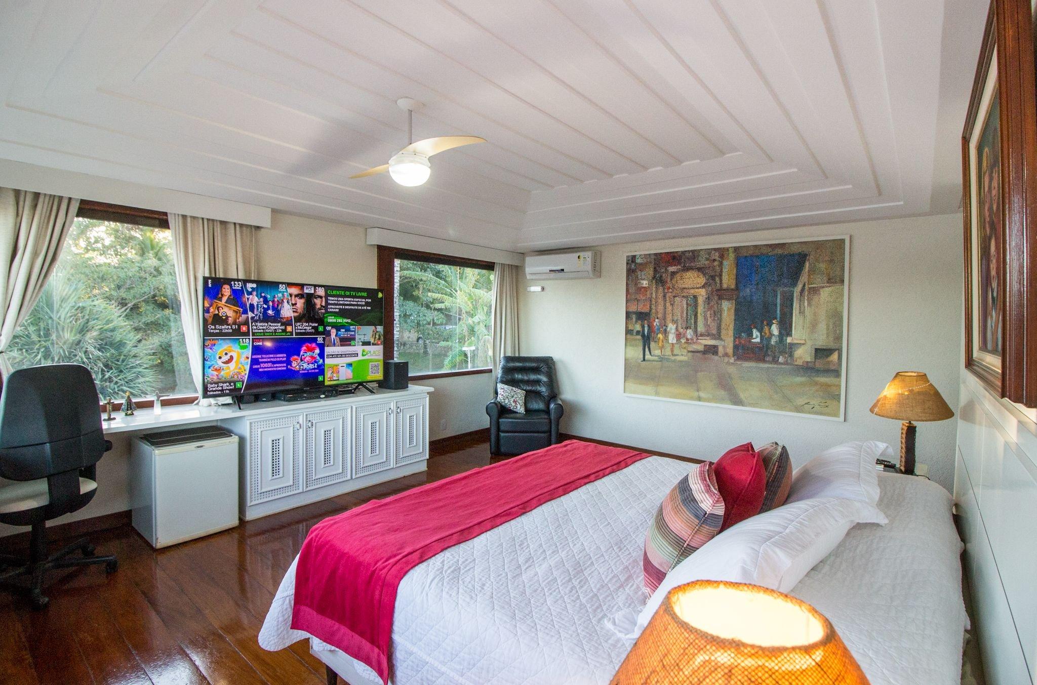 image-housing-carousel