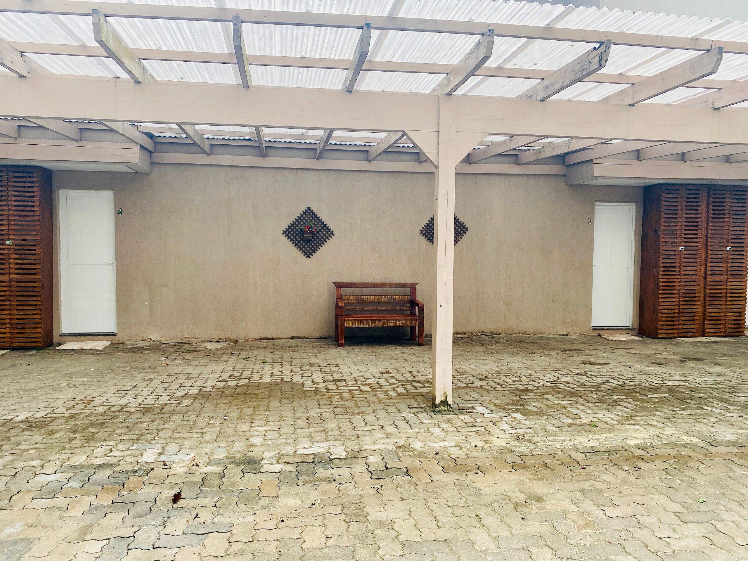 image-housing-carousel
