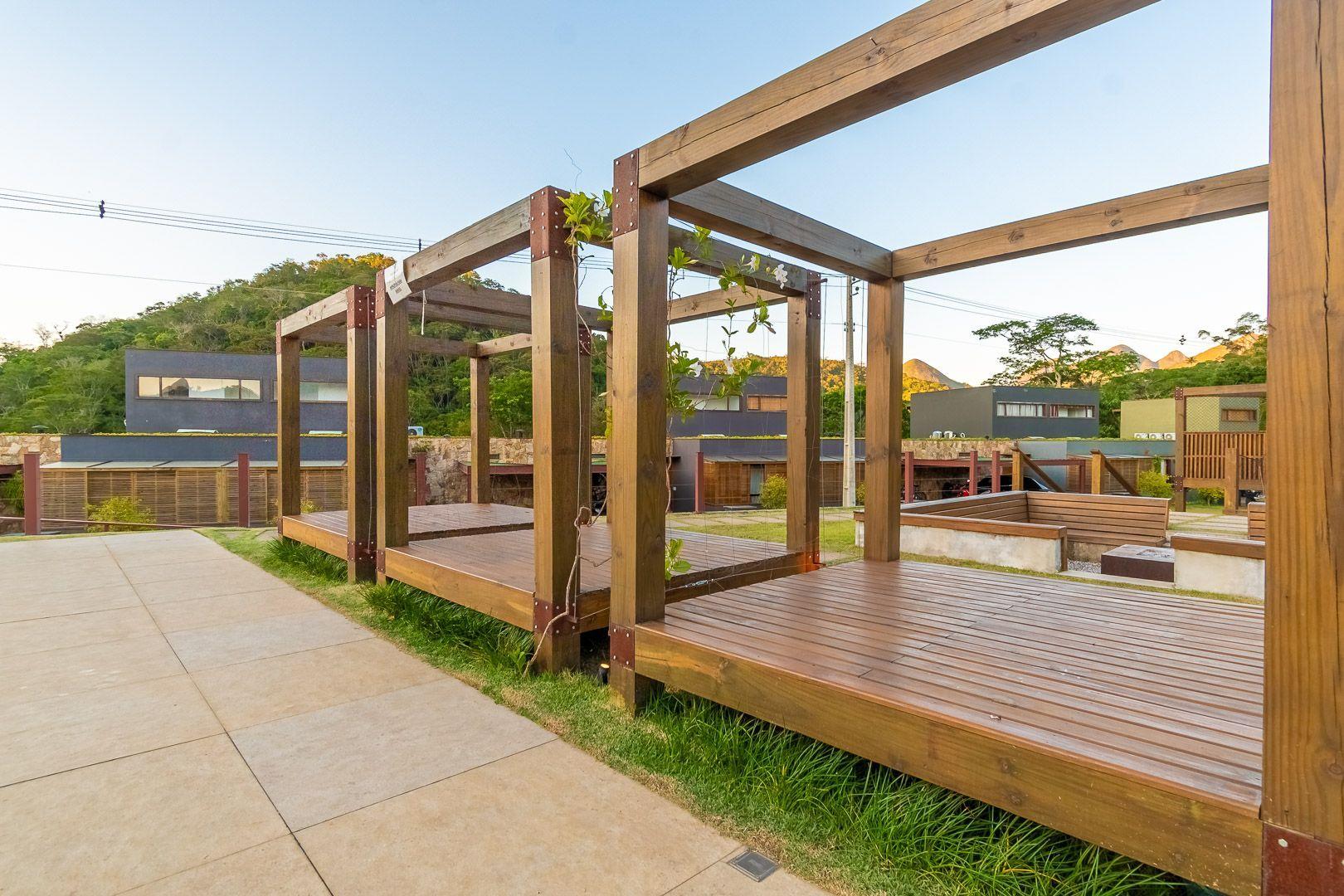 image-housing-carousel