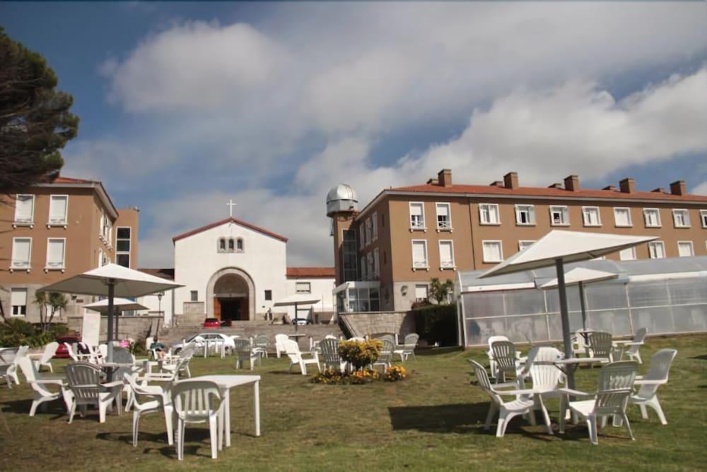 image-housing-carousel