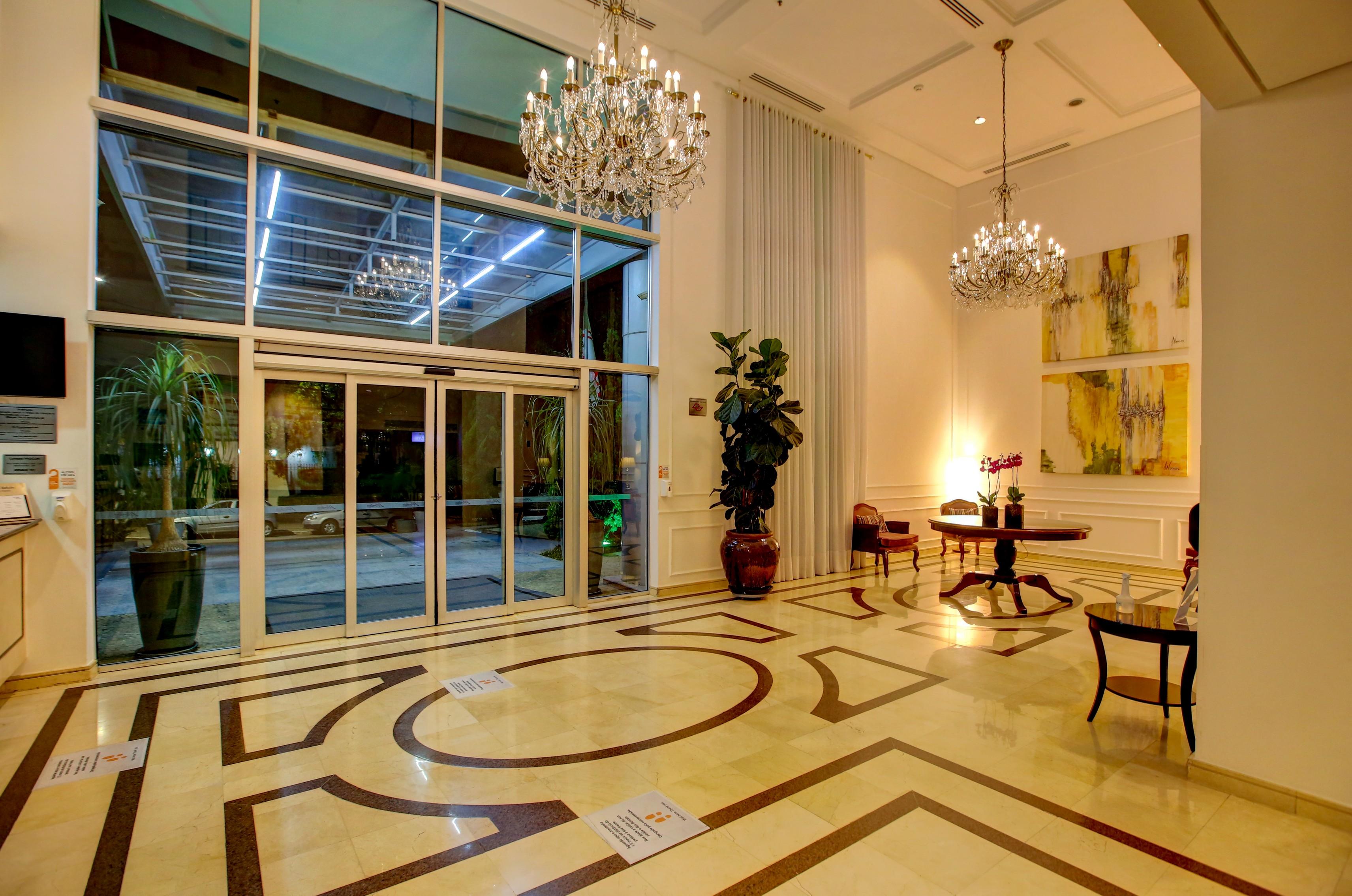 image-housing-carousel