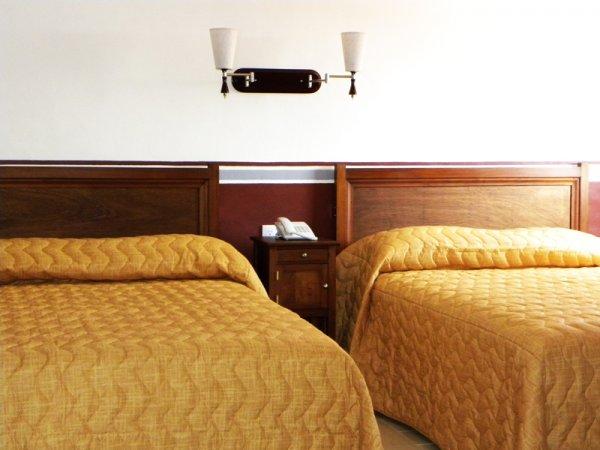 image-housing-carousel