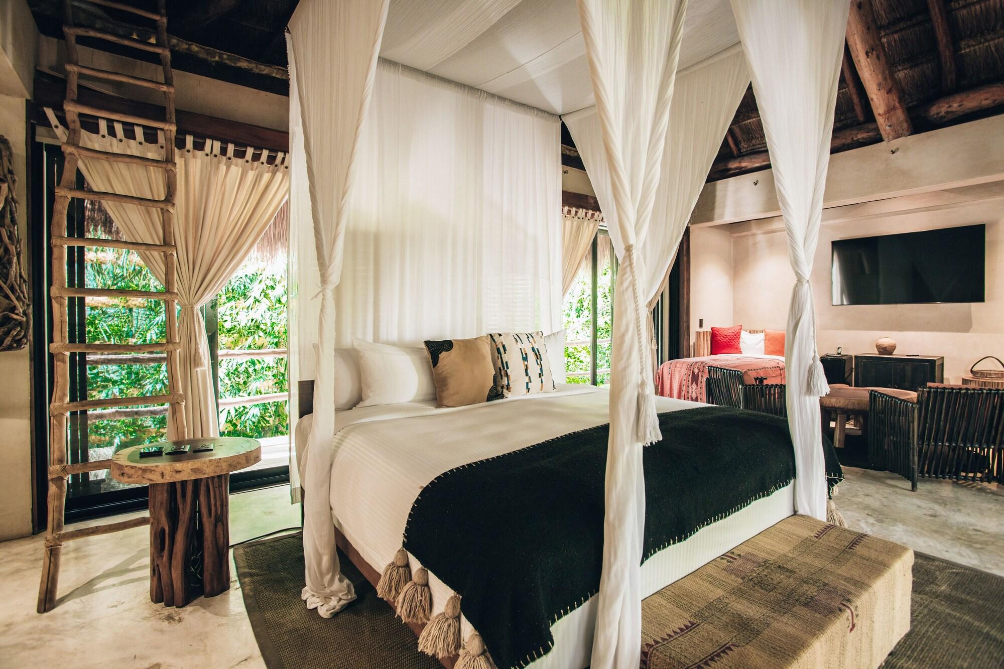 Master Luxury Suite w/private bathtub 2nd Floor