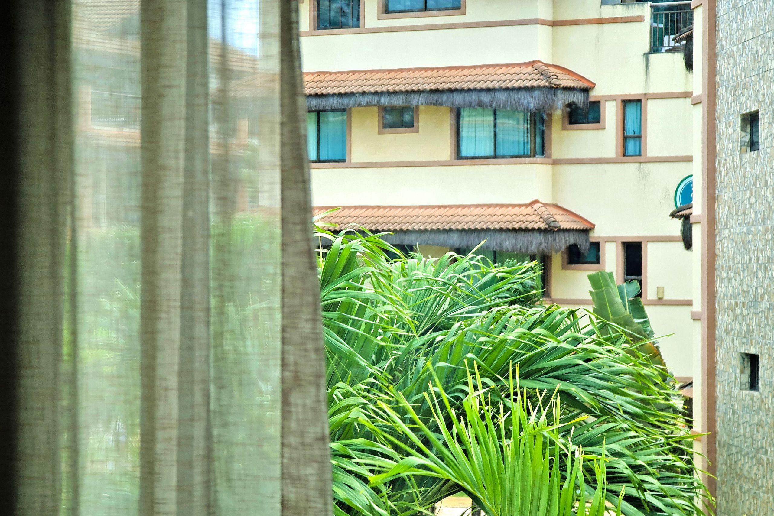 image-housing-carousel